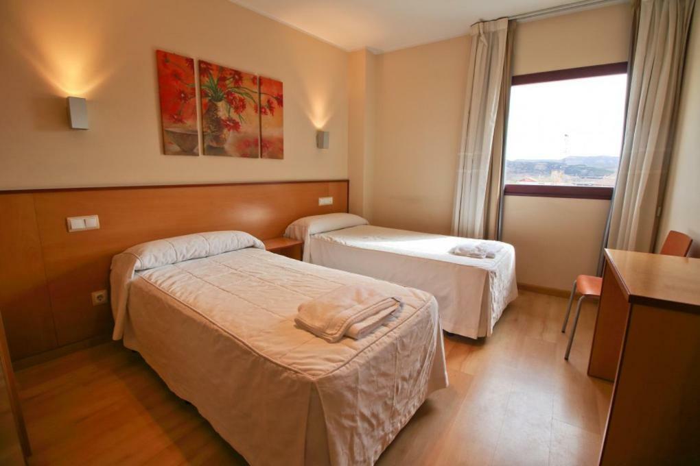 Hostal Restaurante Taracena Yunquera de Henares Ngoại thất bức ảnh