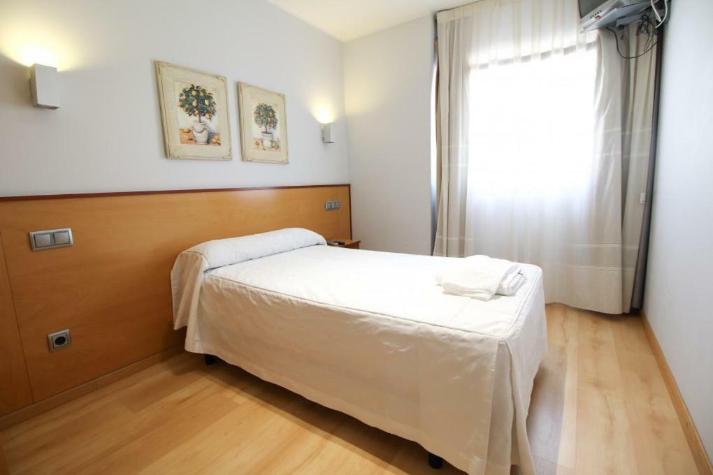 Hostal Restaurante Taracena Yunquera de Henares Ngoại thất bức ảnh