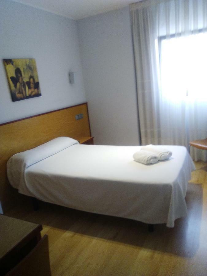 Hostal Restaurante Taracena Yunquera de Henares Ngoại thất bức ảnh