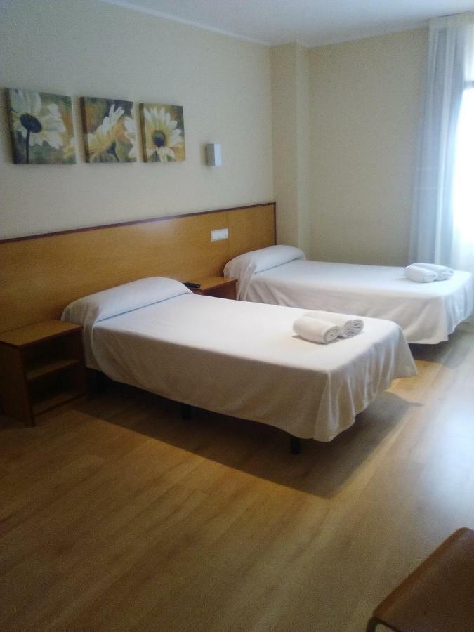 Hostal Restaurante Taracena Yunquera de Henares Ngoại thất bức ảnh