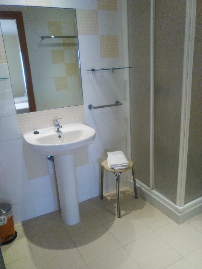 Hostal Restaurante Taracena Yunquera de Henares Ngoại thất bức ảnh